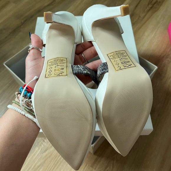 White and snake skin heels with belt buckle strap - Picture 3 of 3
